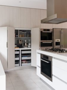 mid-sized-minimalist-kitchen