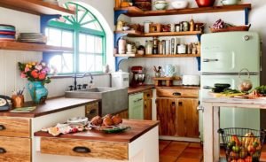farmhouse-charm-to-the-eclectic-kitchen