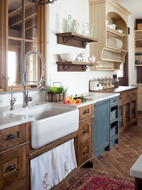 farmhouse-kitchen-with-granite-countertops