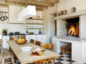 farmhouse-kitchen-fireplace