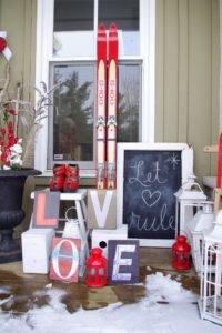Outdoor Valentines Decorations (15)