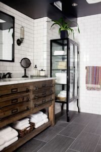 black-and-white-bathroom