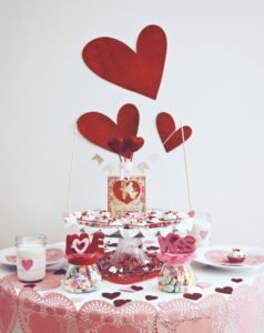 cute-centerpieces_valentine-decor_heart-shaped