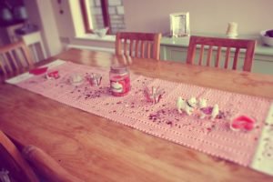 simple-dining-room-decoration_valentines-day