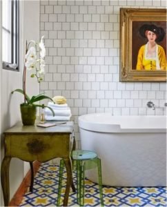 country-style-eclectic-bathroom-decor